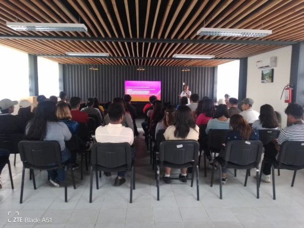 Orientan a estudiantes en temas de &quot;salud sexual y reproductiva&quot;.